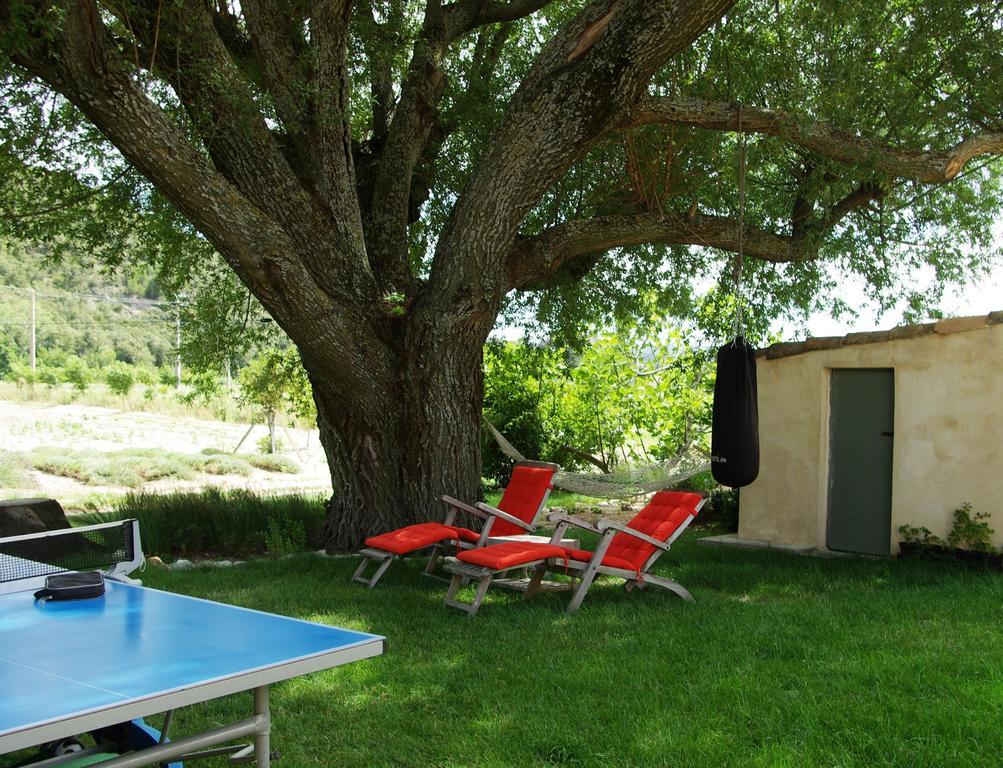 Le Mas De La Fontaine Bed and Breakfast Le Pegue Exteriör bild