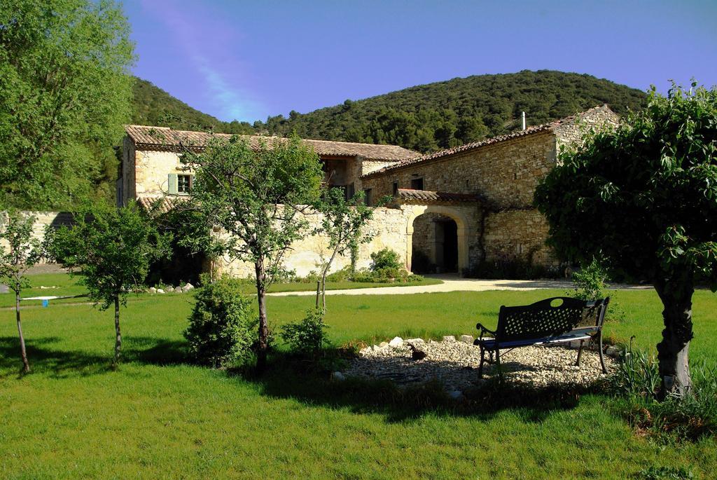 Le Mas De La Fontaine Bed and Breakfast Le Pegue Exteriör bild