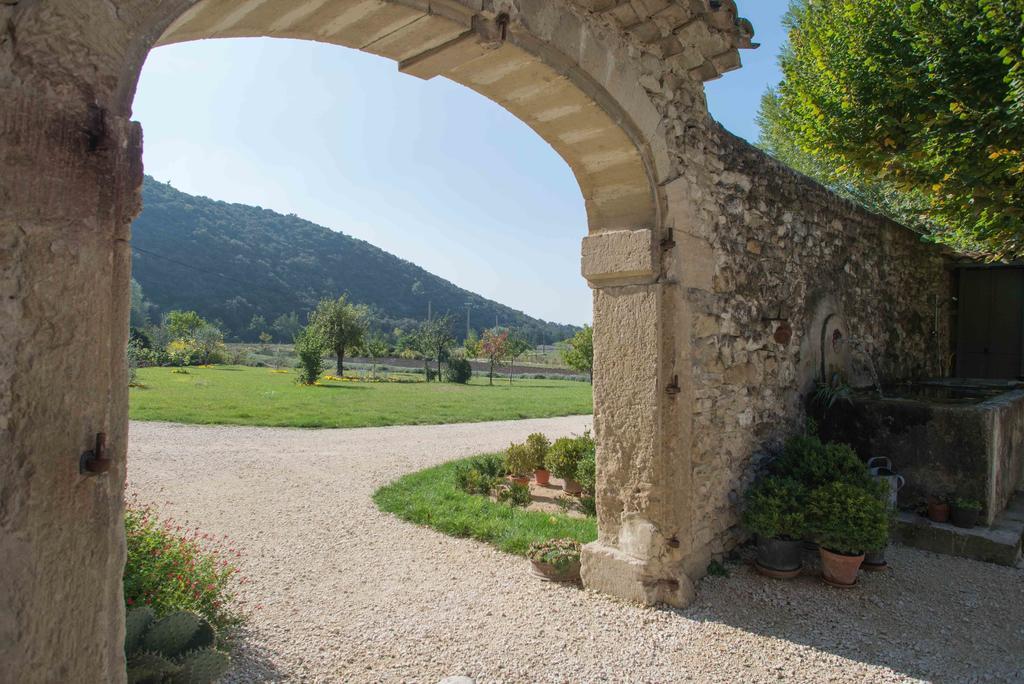 Le Mas De La Fontaine Bed and Breakfast Le Pegue Exteriör bild