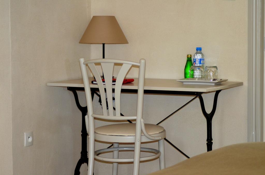 Le Mas De La Fontaine Bed and Breakfast Le Pegue Rum bild