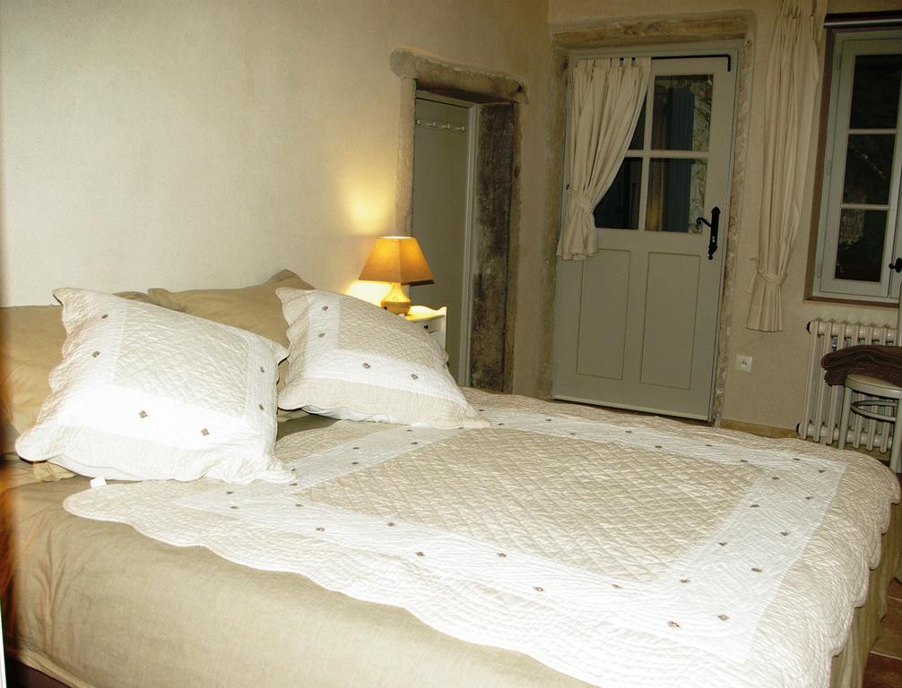 Le Mas De La Fontaine Bed and Breakfast Le Pegue Exteriör bild