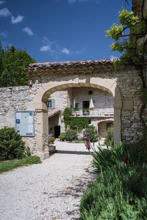Le Mas De La Fontaine Bed and Breakfast Le Pegue Exteriör bild