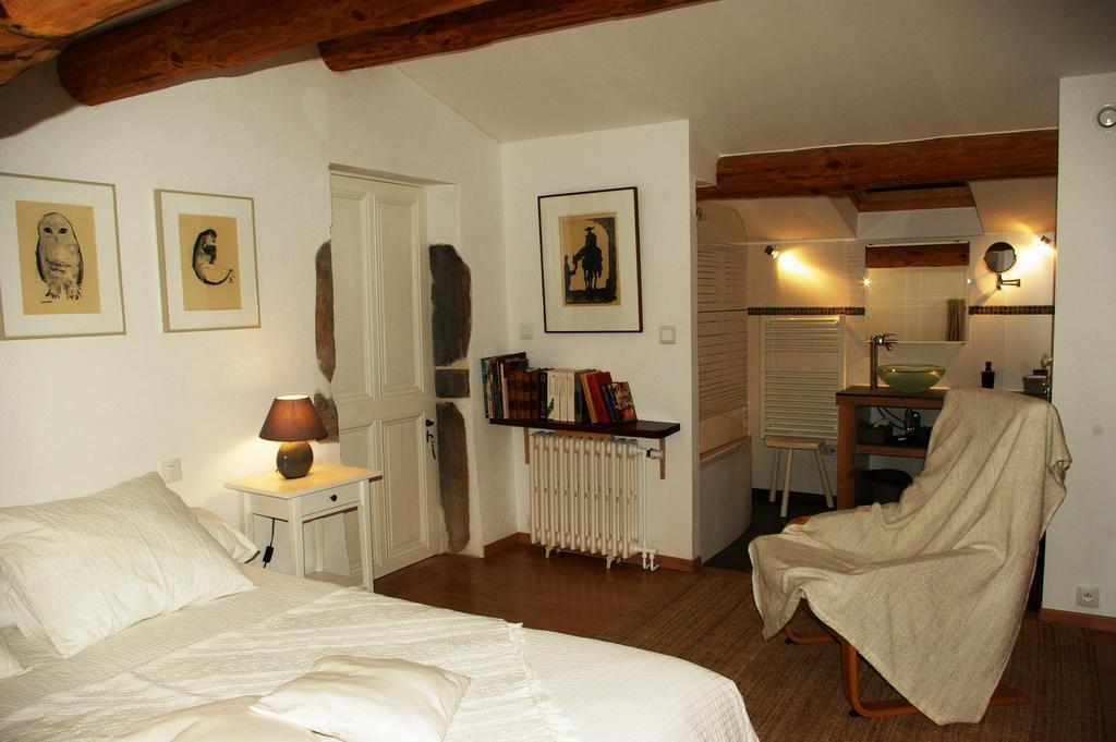 Le Mas De La Fontaine Bed and Breakfast Le Pegue Exteriör bild